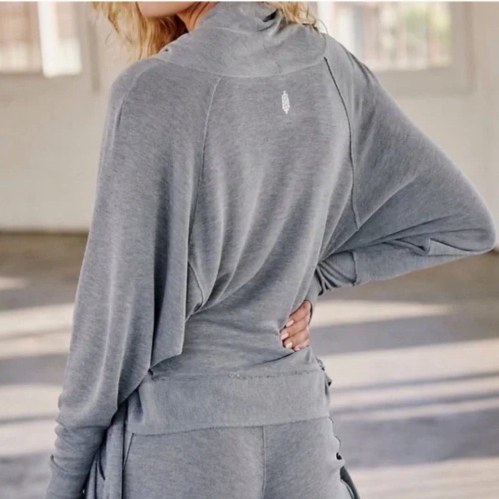 Free People Gray Movement Flow Long Sleeve Raw Hem Athletic Pullover - Picture 8 of 10